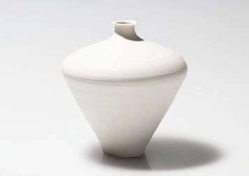 Flower vase, white porcelain 白磁花入 by Taizo Kuroda on artnet